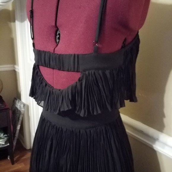 Genuine designer Guess Dress w/ metal tag. New w/out tags. BONUS. - Picture 5 of 8